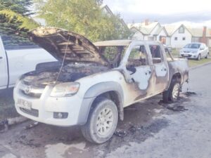 Declaran culpable a tres jóvenes por incendio de camioneta en Villa El Golf