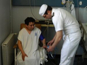 Paciente intoxicado con monóxido de carbono se recupera en Hospital Cirujano Guzmán