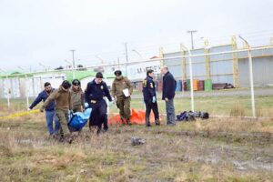 Hombre se quitó la vida ahorcándose en reja