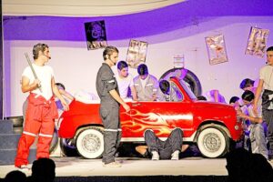 “Grease” de The British School por Pingüino TV