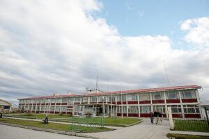 Una mujer herida grave y una menor leve fue el saldo  de volcamiento