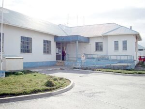Hospital de Porvenir: Salud explica retraso por falta de recursos y ex autoridades critican “decisión política”