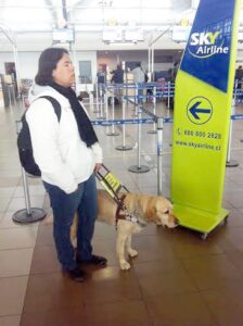 Abogada ciega dice haber sido discriminada en línea aérea