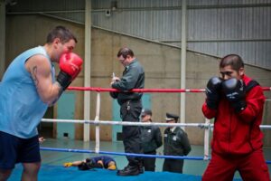 Comenzó festival de boxeo en la cárcel de Punta Arenas