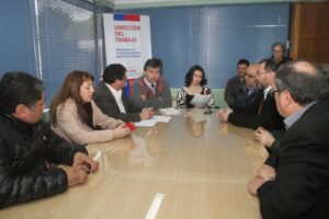 Dirección del Trabajo estudia fiscalizar a ENAP por helicópteros