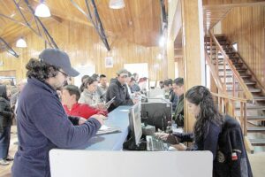 Autoridades llaman a no viajar por nuevo paro de aduanas en Argentina