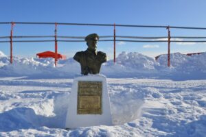 Reinauguraron monolito al Piloto Pardo
