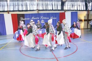 Liceo Gabriela Mistral celebró Fiestas Patrias con tradicional muestra del folclore nacional