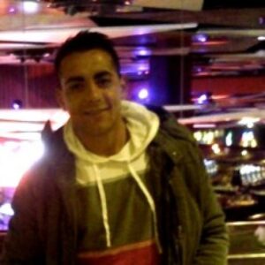 Como Sergio Guillermo Landskron Silva, de 29 años es identificado hombre que murió por bombazo en barrio Yungay