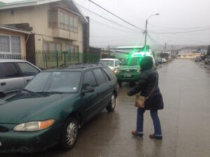 En tiempo record Carabineros recuperó auto robado a mujer en pleno centro