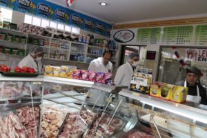 Intensa fiscalización a puestos de comida anunció seremi de Salud