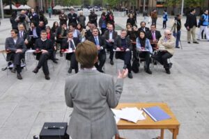 Políticos vuelven a clases en 