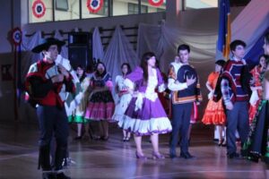 726 estudiantes de Liceo Luis Alberto Barrera realizaron muestra folklórica