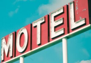 Descartan violación a mujer en motel
