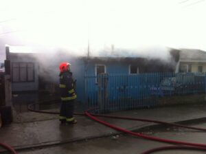 Incendio destruyó totalmente una vivienda