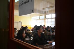 Apoderados y directores de colegios apoyan críticas de obispo Bastres