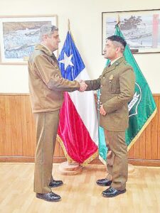 Carabinero que reanimó a joven recibió distinción