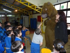 Sernatur enseña sobre conciencia turística a niños de Escuela de Punta Delgada