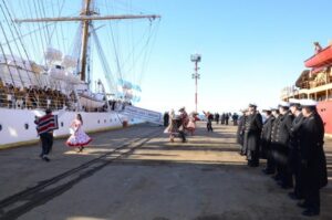 Buque Escuela Libertad de la Armada argentina arribó a Punta Arenas