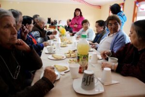 Concejo Municipal de Puerto Natales compartió con residentes de viviendas tuteladas