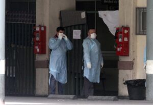 Minsal activa protocolos por posible caso de ébola en Chile