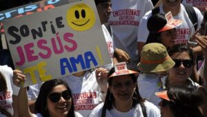 La marcha colorida y pacífica de los evangélicos criticó el matrimonio homosexual