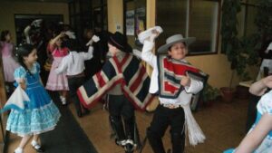 Estudiantes de Escuela Padre Alberto Hurtado participaron de musical y esquinazo