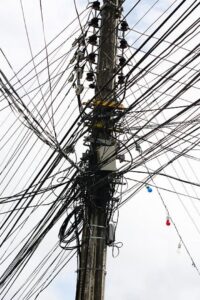 Normativa municipal de 2007, obliga a empresas a retirar cableado aéreo en Punta Arenas