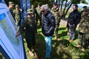 Ministro de Defensa destacó obras que conectarán Magallanes con la Carretera Austral