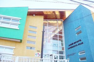 Niña sufre amputación de dedo tras accidente en jardín infantil