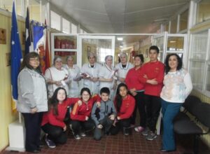 Estudiantes de Escuela España celebraron a manipuladores de alimentos en su día
