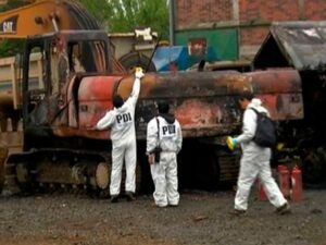 Nuevo atentado incendiario en La Araucanía: quemaron camiones y maquinaria en Vilcún