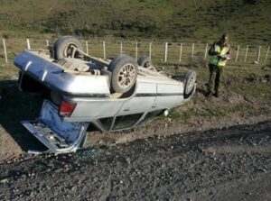Conductor que perdió el control volcó en las cercanías de Puerto Natales