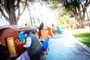 Sector privado y municipio se unen para solucionar conflicto de artesanos de la plaza