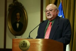 Diputados proponen que embajadores sean ratificados por el Senado