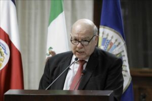 Insulza pide a México aclarar la desaparición de 43 estudiantes