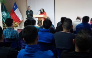 “Crespita” Rodríguez motivó con charla a internos de la cárcel de Punta Arenas