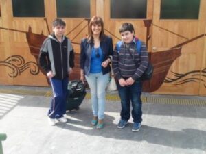 Premian a estudiantes de Escuela Hernando de Magallanes por avances en prueba Simce