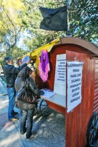 Boccazzi hace gestiones privadas para  mantener a artesanos en la plaza hasta abril