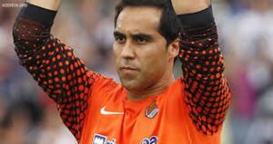 Claudio Bravo fue liberado de la Roja y regresará a Barcelona