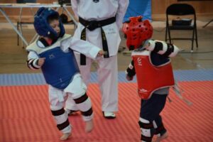 Más de 100 alumnos participaron en primer campeonato municipal de Taekwondo
