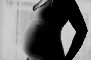 Investigan a joven de 24 años por aborto