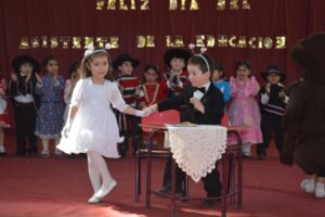 Funcionarios docentes de Escuela Argentina recibieron reconocimiento por su labor