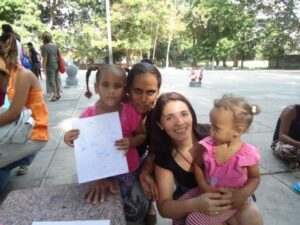 Educadora de párvulos se capacitó en primera infancia en Cuba