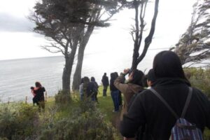 Estudiantes aprenden senderismo patrimonial en Fuerte Bulnes