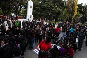Profesores  en paro realizaron una velatón en la Plaza de Armas