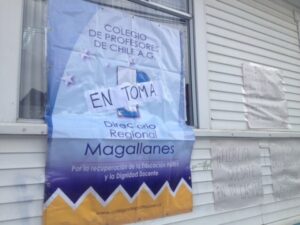 Sede del Colegio de Profesores amaneció 