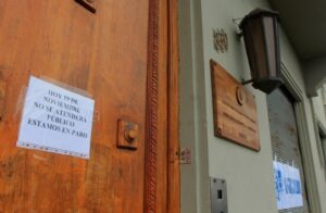 Paro de funcionarios municipales afecta a Dideco y a cementerio