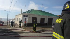Adulto mayor resultó afectado esta mañana por incendio en su vivienda