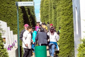 Más de 30 mil personas se volcaron a cementerios puntarenenses